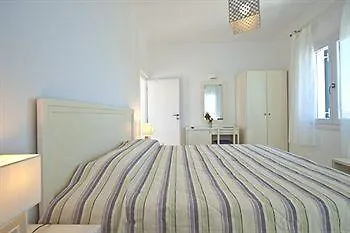 & Kalypso Naousa (Paros)