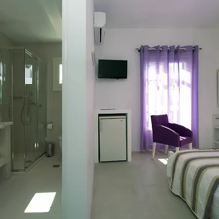 & Kalypso Naousa (Paros)